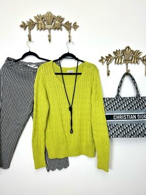 💚Spring Lime Green Cable Knit V-Neck Sweater Xl ptp roughly 23.5 plus stretch